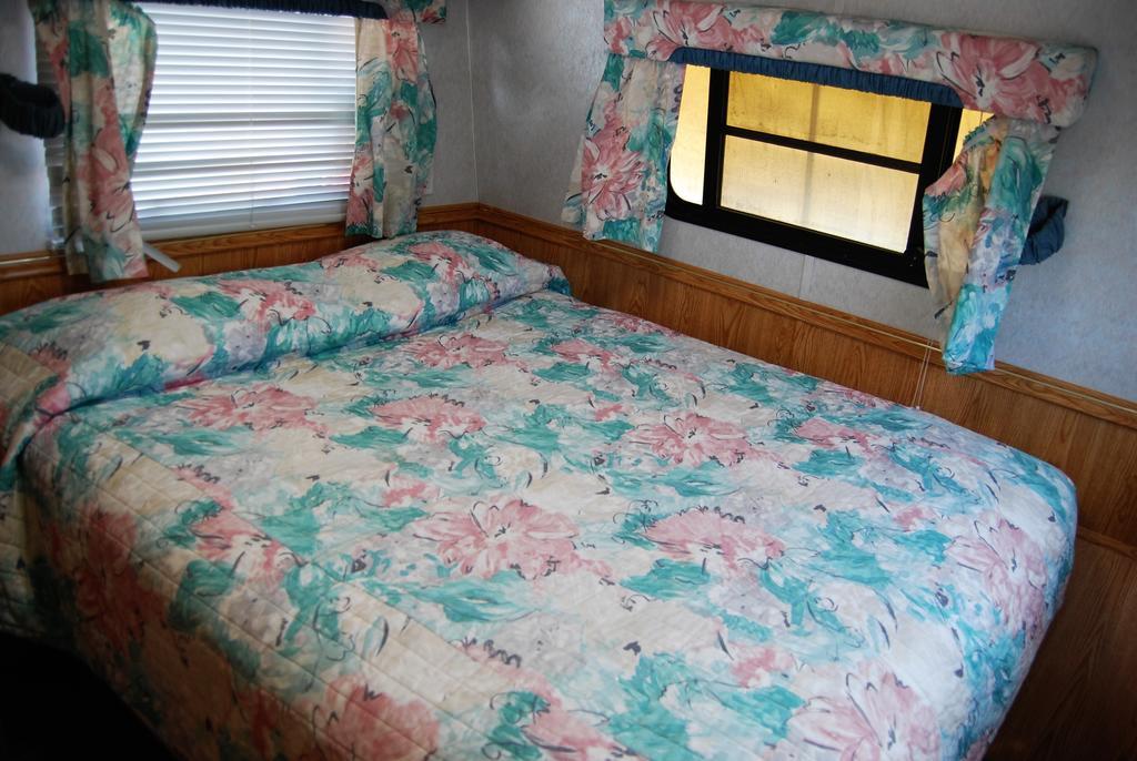 Redwood Motel Strelkovoye Extérieur photo
